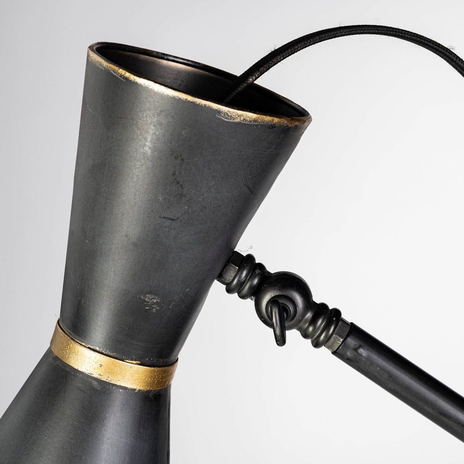 68977-6