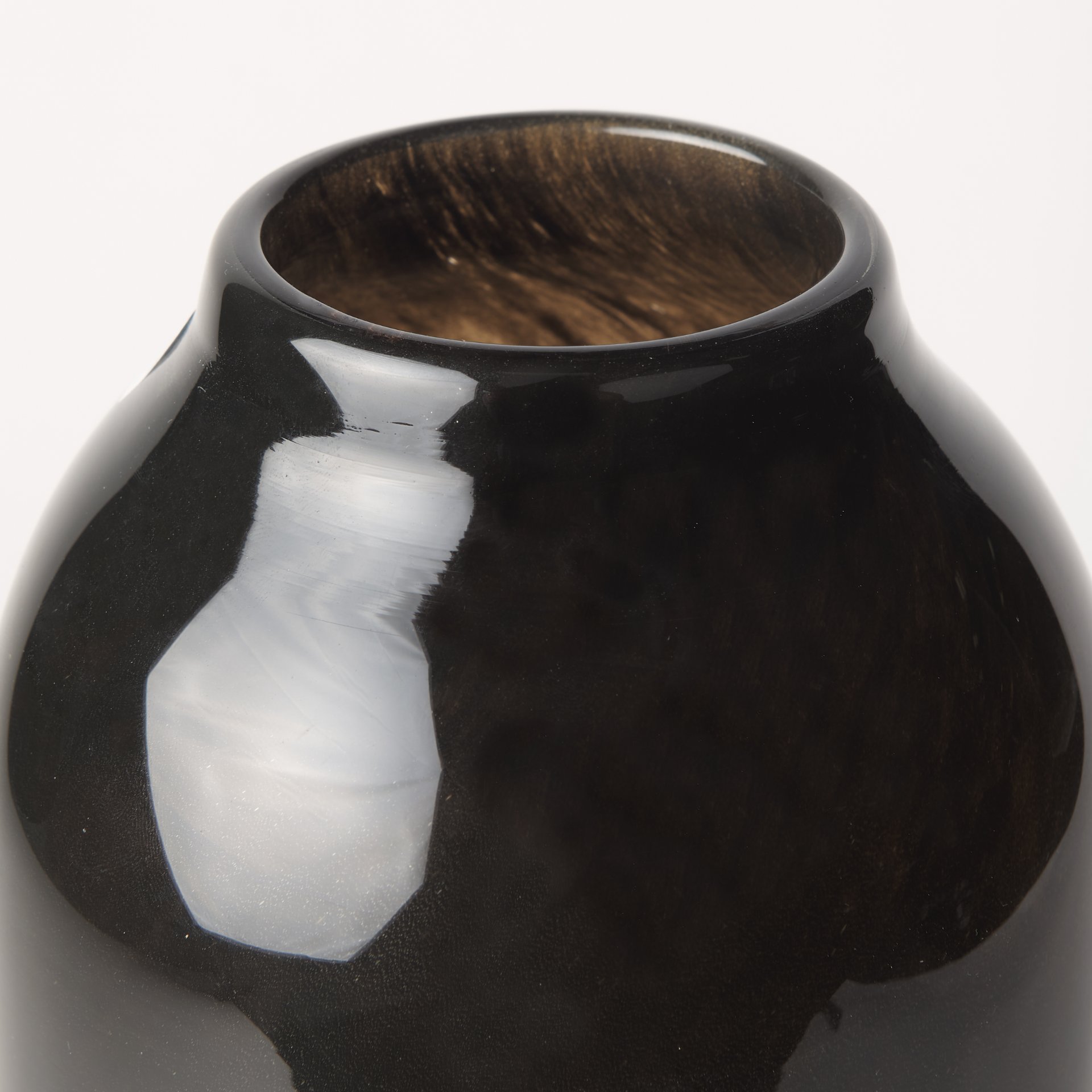 Emu-Tall-Black-w-Gray-Vase-7
