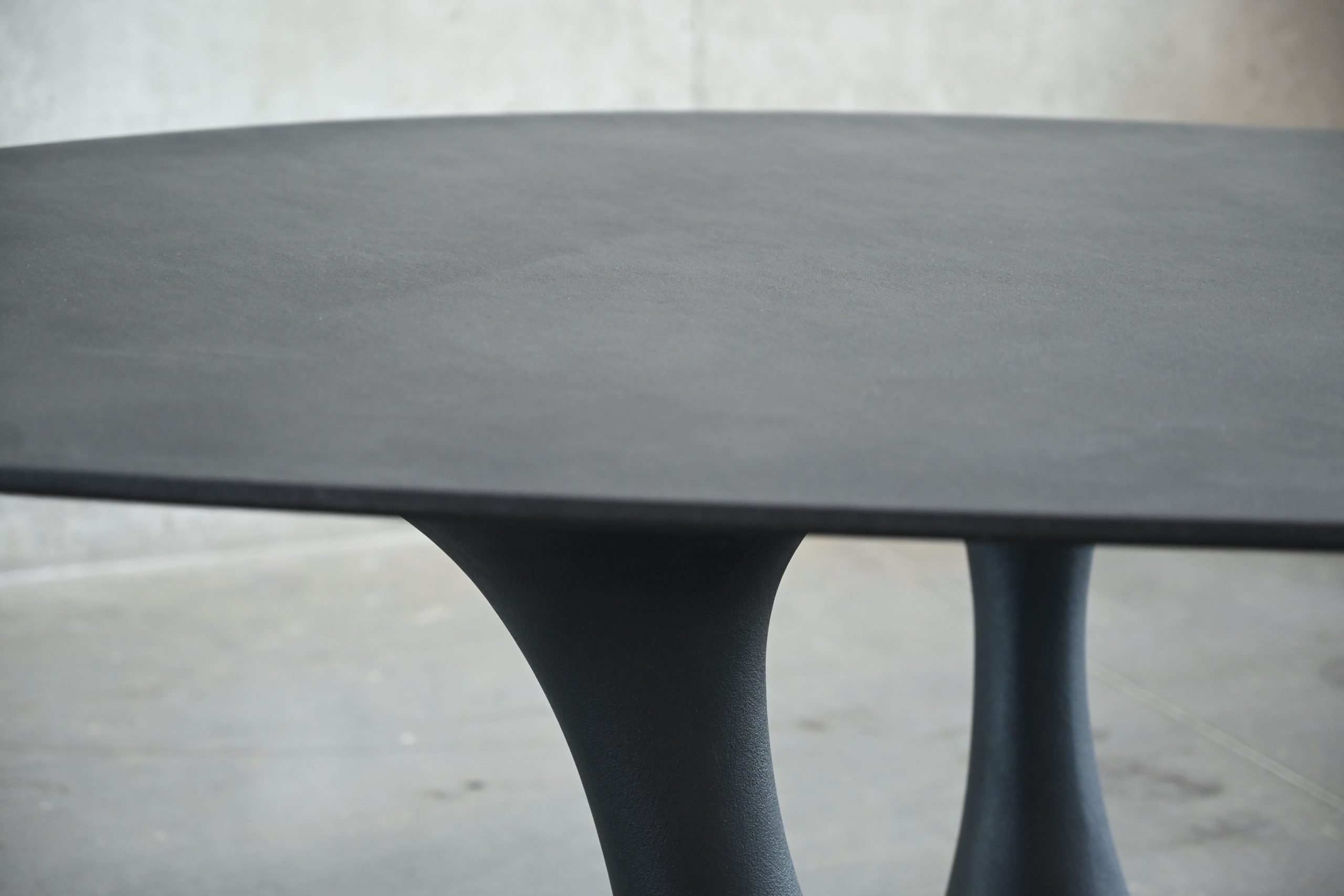 GROOT-Shadow-MAS-Epoxy-Indoor-Outdoor-Dining-Table-4