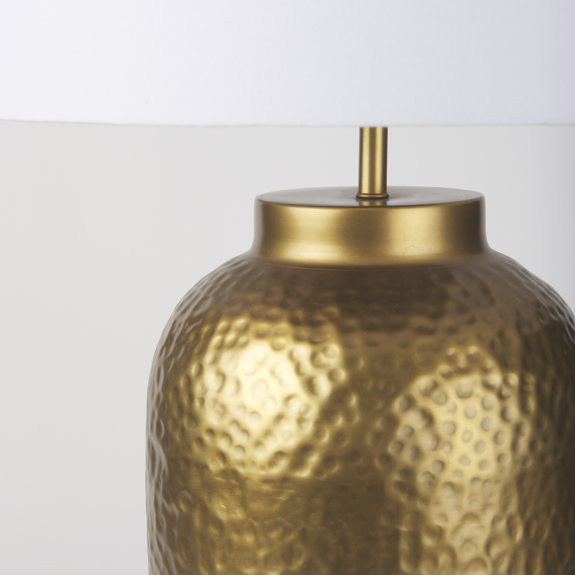 Leo-18.0L-x-18.0W-x-31.0H-Gold-Hammered-WWhite-Fabric-Shade-Table-Lamp-4