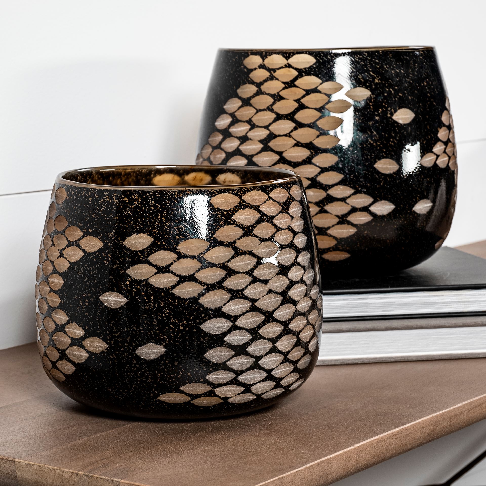 Mojave-Small-Black-and-Gold-Detail-Glass-Vase-2