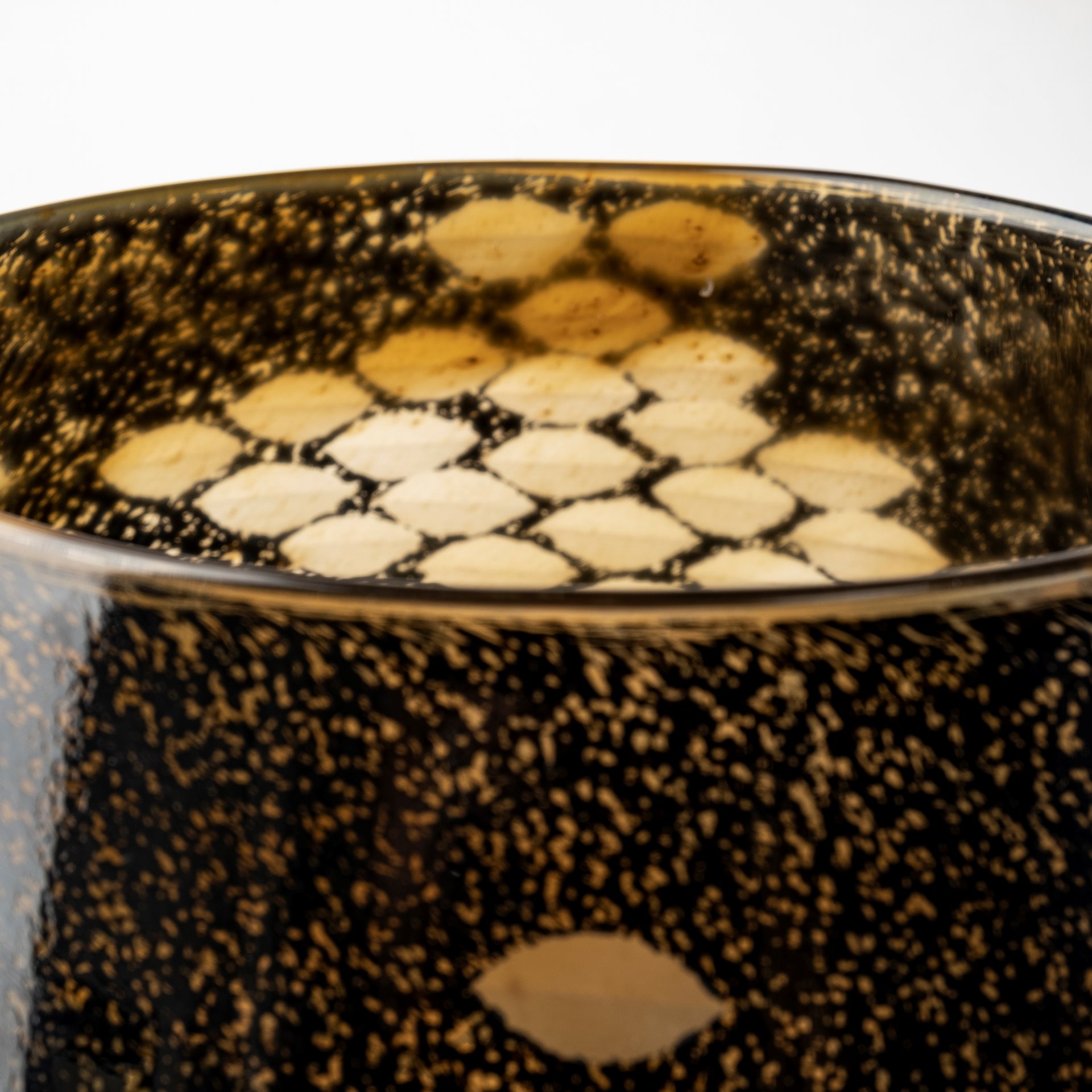 Mojave-Small-Black-and-Gold-Detail-Glass-Vase-7