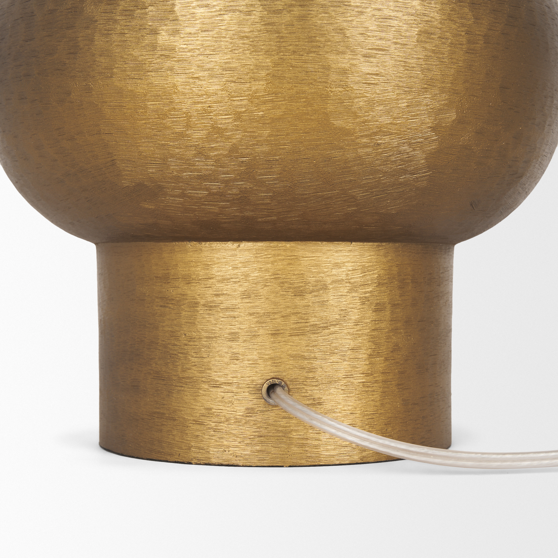 Salaah-Antique-Gold-Brushed-Metal-w-Cream-Shade-Table-Lamp-8