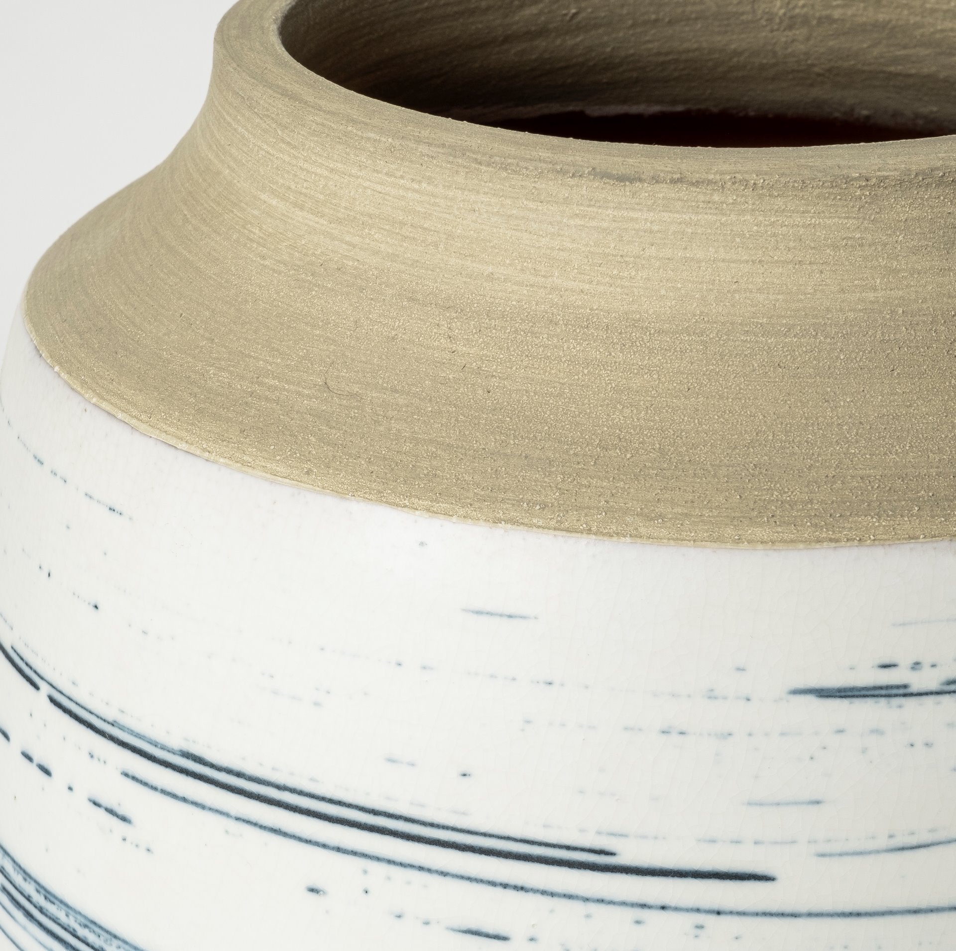 Sonnett-Short-WhiteBlue-Ceramic-Vase-6