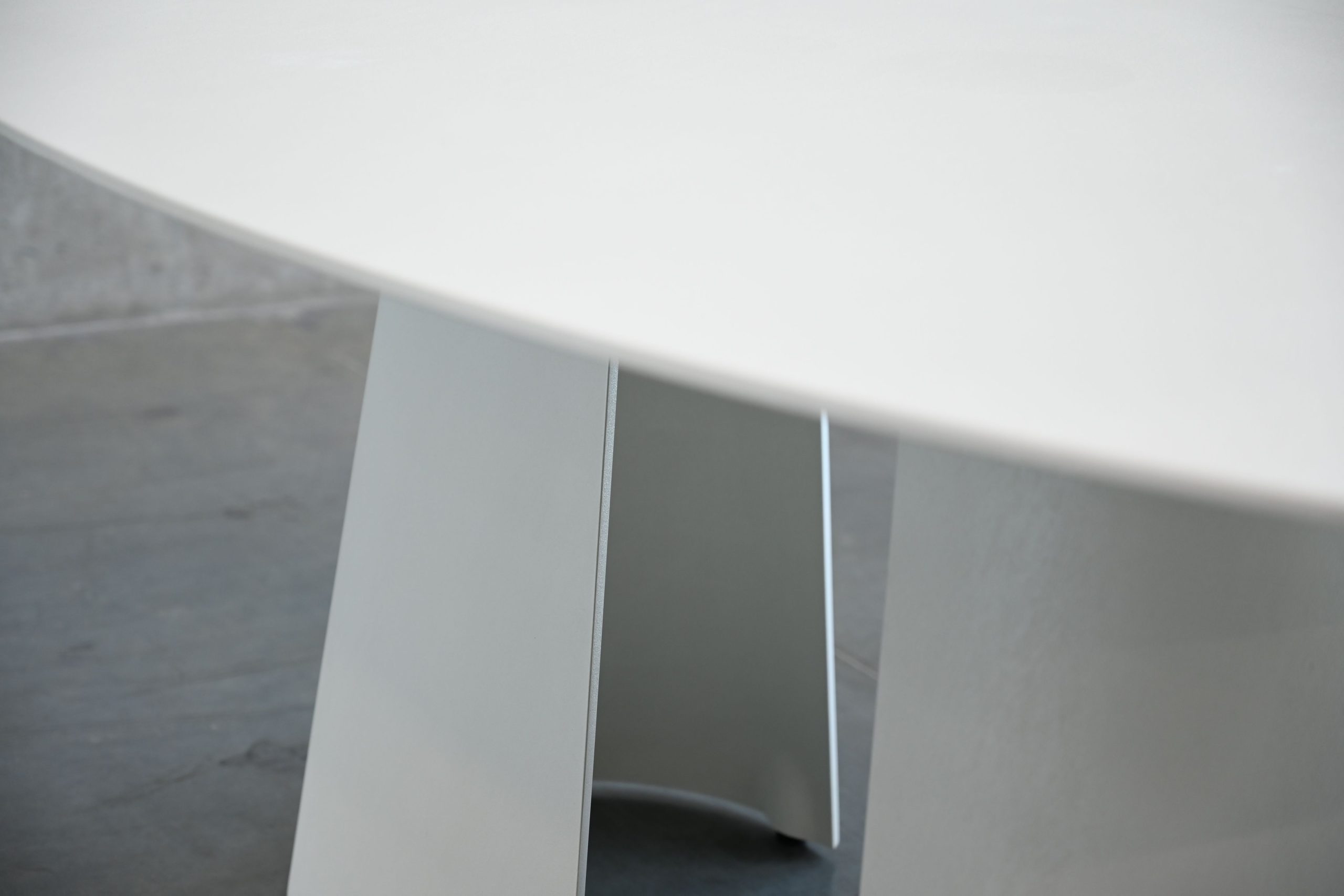 TUMULI-Tapioca-Oval-Epoxy-Indoor-Outdoor-Dining-Table-3