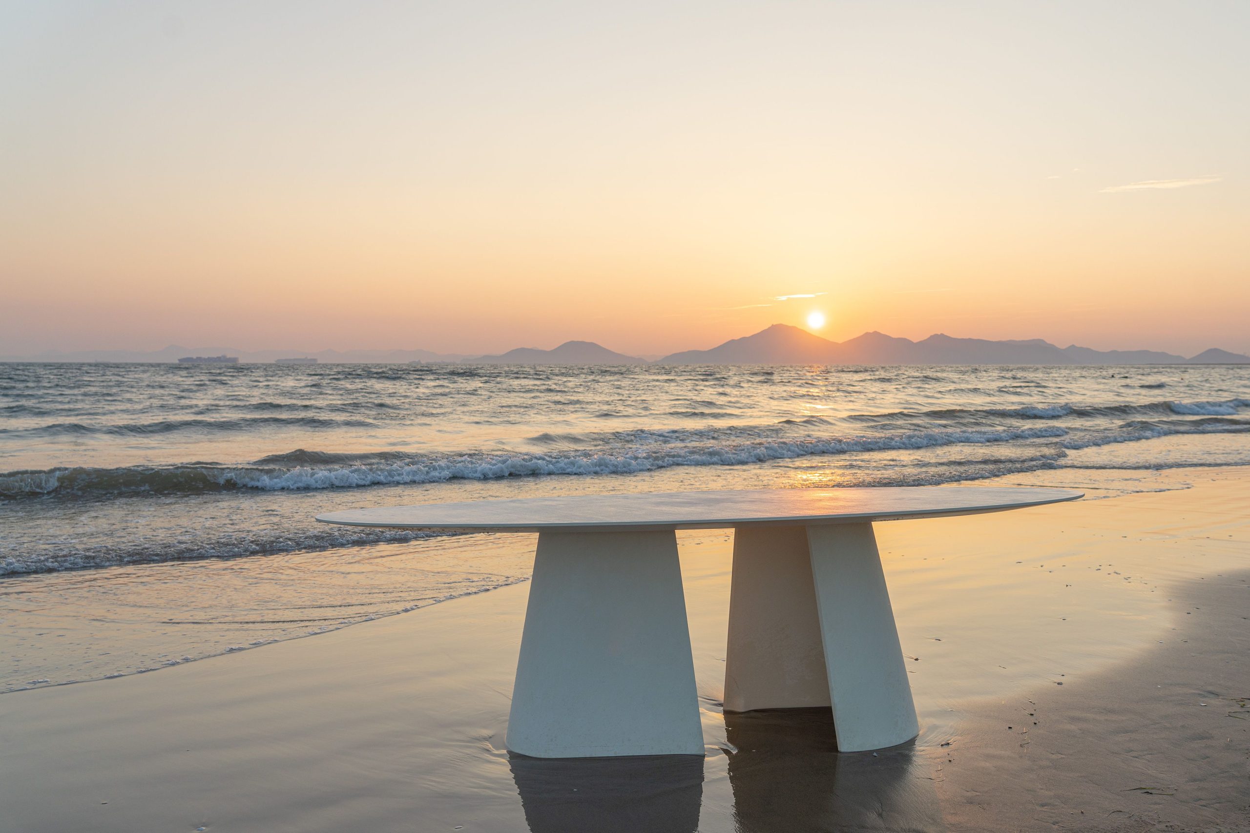 TUMULI-Tapioca-Oval-Epoxy-Indoor-Outdoor-Dining-Table-5