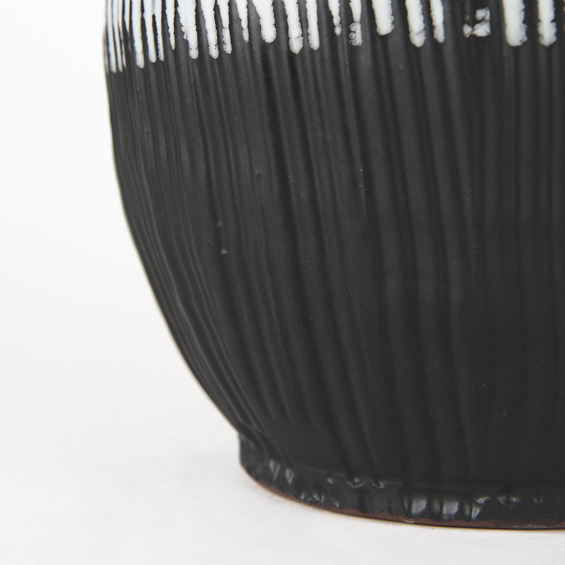 Tanami-II-Short-Dark-BrownWhite-Glazed-Ceramic-Vase-7